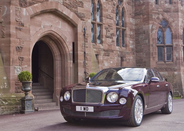 Bentley sẽ chỉ sản xuất 60 chiếc cho phiên bản này mỗi chiếc mang ý nghĩa một năm trị vi cuả nữ hoàng Anh- Elizabeth II.